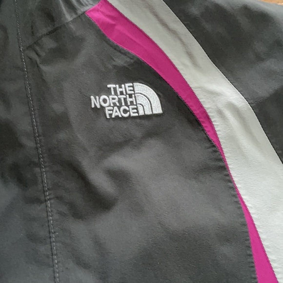 The North Face girls 14/16 jacket - Picture 2 of 8